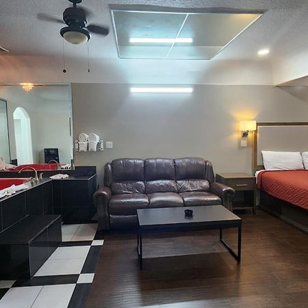 Scottish Inn & Suites Sam Houston Parkway Kültér fotó