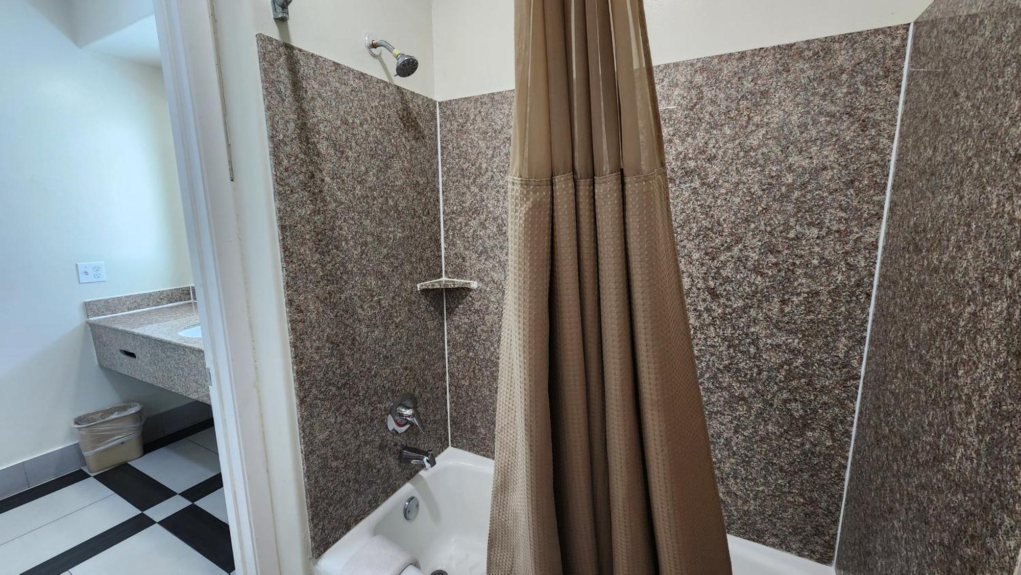 Scottish Inn & Suites Sam Houston Parkway Kültér fotó