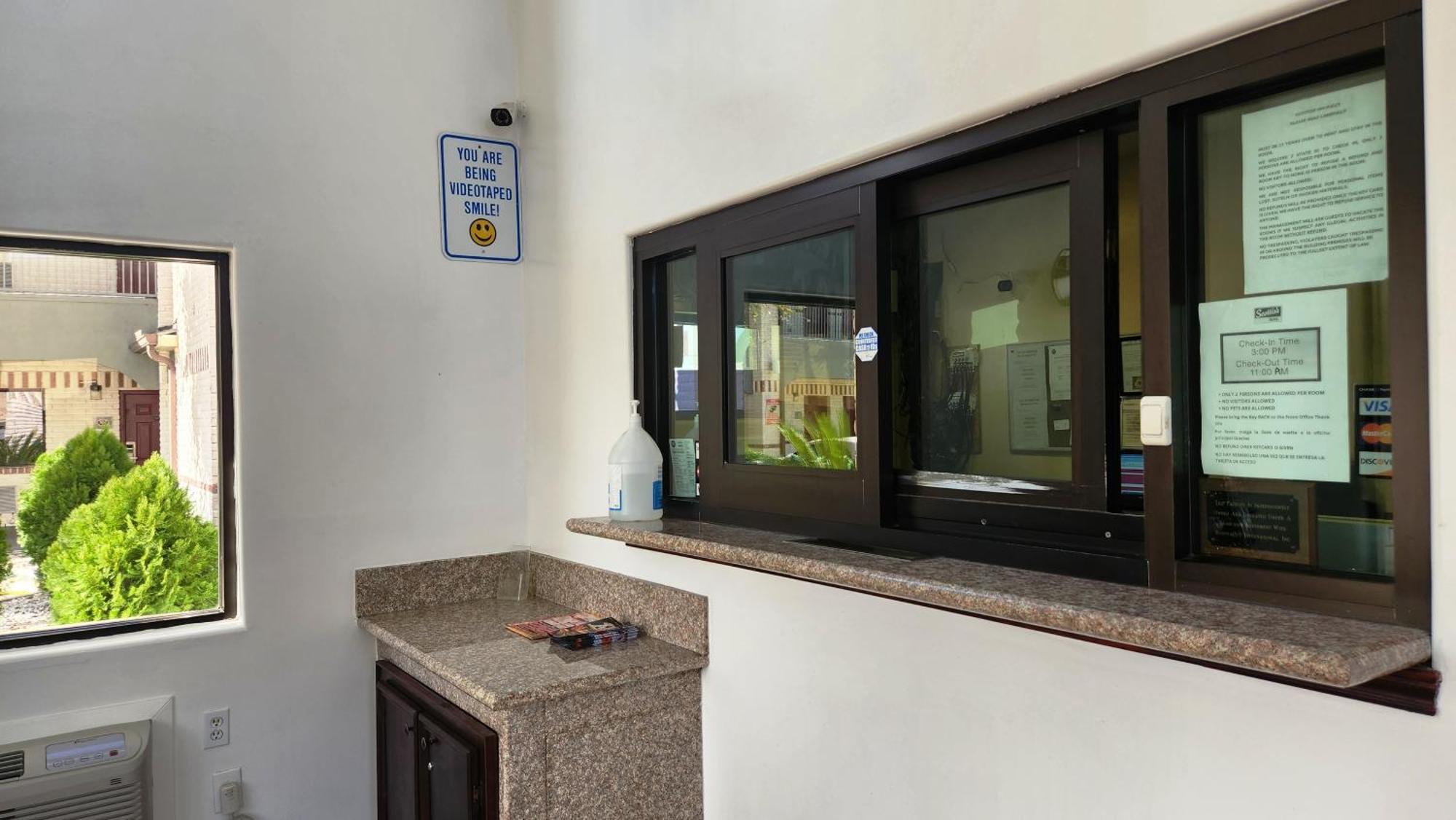 Scottish Inn & Suites Sam Houston Parkway Kültér fotó