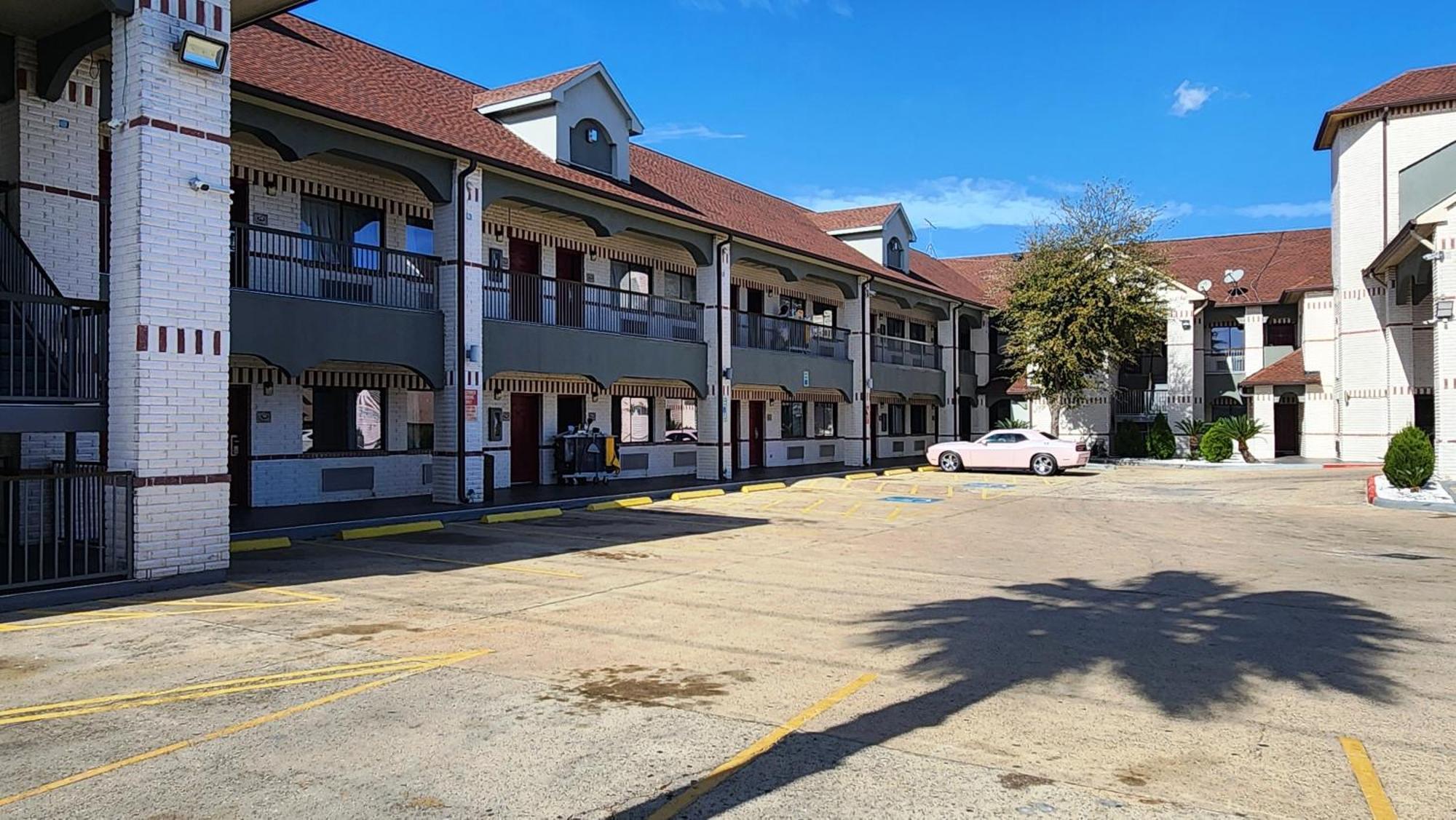 Scottish Inn & Suites Sam Houston Parkway Kültér fotó